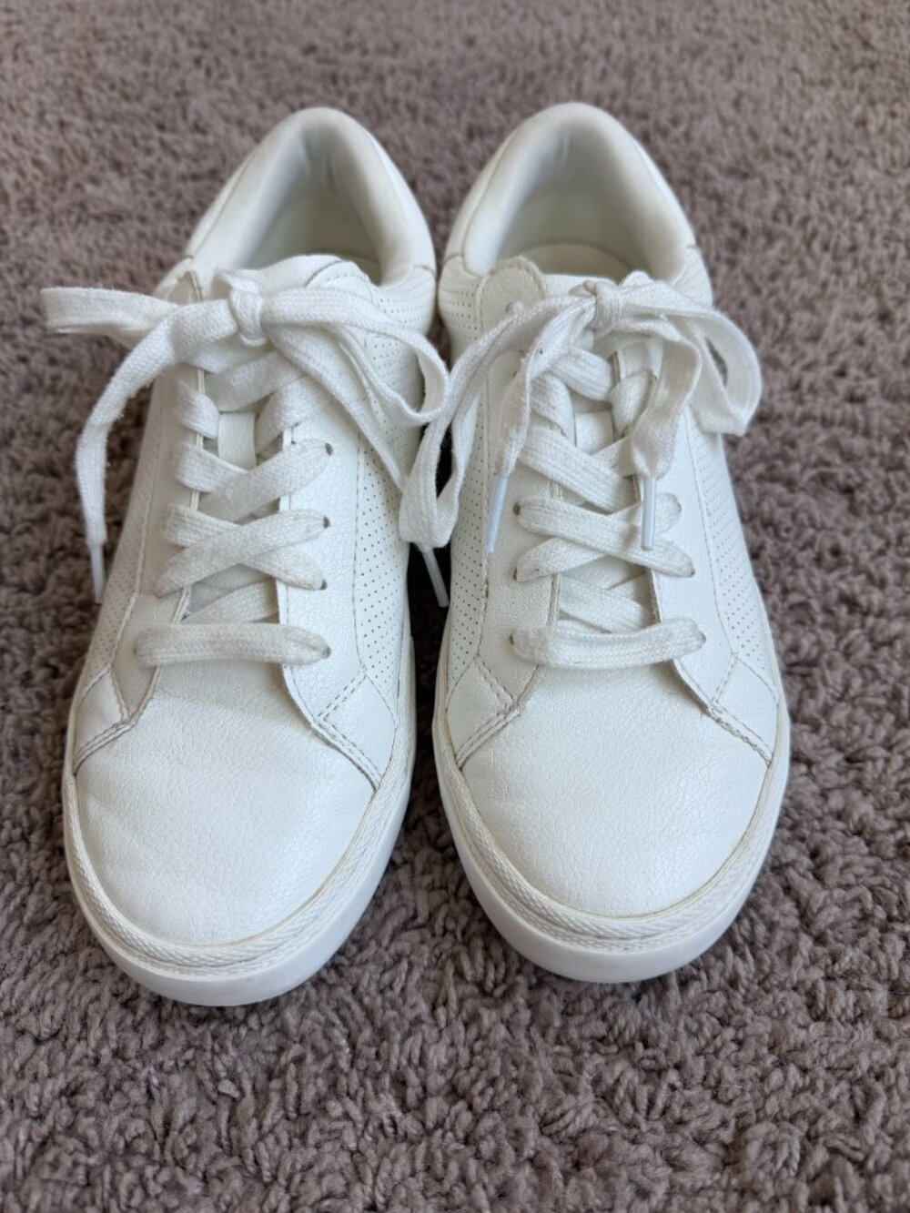 EUC Crisp A New Day White Perforated Sneakers Size 8